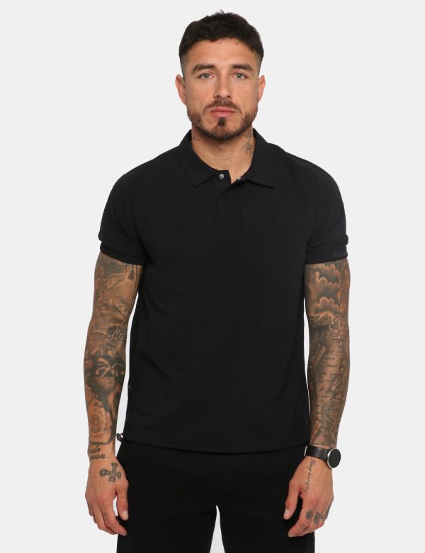 T-shirt Calvin Klein Nero - T-shirt simil camicia a maniche corte in total nero. Presente colletto alla peter pan. La vestib