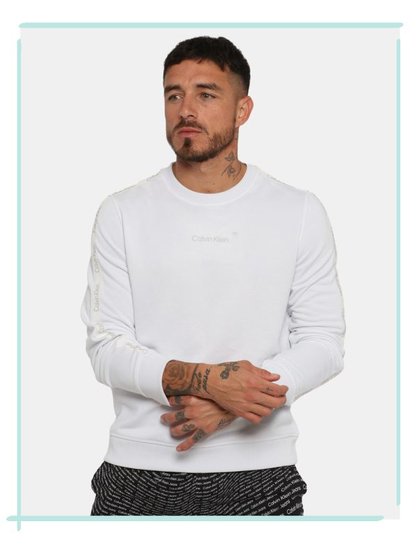 Felpa Calvin Klein Bianco - Felpa con girocollo classico in total bianco. Presenti stripes sulla maniche con logo brand. La