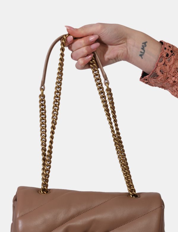 Borsa Pinko Marrone - Borsa a tracolla di medie dimensioni in total marrone cioccolato con logo brand in metallo dorato. L'i