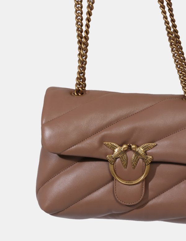 Borsa Pinko Marrone - Borsa a tracolla di medie dimensioni in total marrone cioccolato con logo brand in metallo dorato. L'i