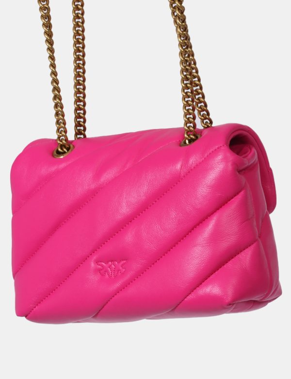 Borsa Pinko Fucsia - Borsa a tracolla di piccole dimensioni in total fucsia con logo brand in metallo dorato. L'interno è co