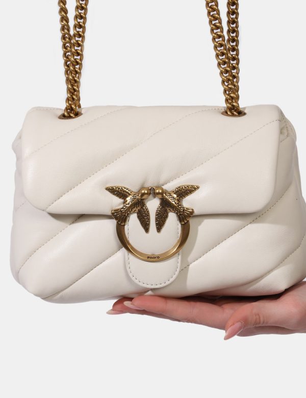 Borsa Pinko Bianco - Borsa a tracolla di piccole dimensioni in total bianco panna con logo brand in metallo dorato. L'intern
