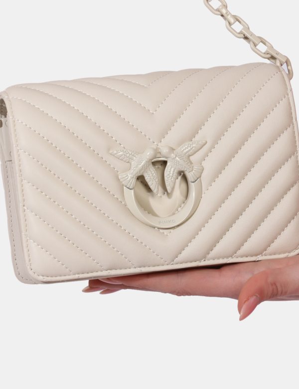 Borsa Pinko Bianco - Borsa modello simil pochette in total bianco panna con logo brand in metallo. L'interno è composto da d