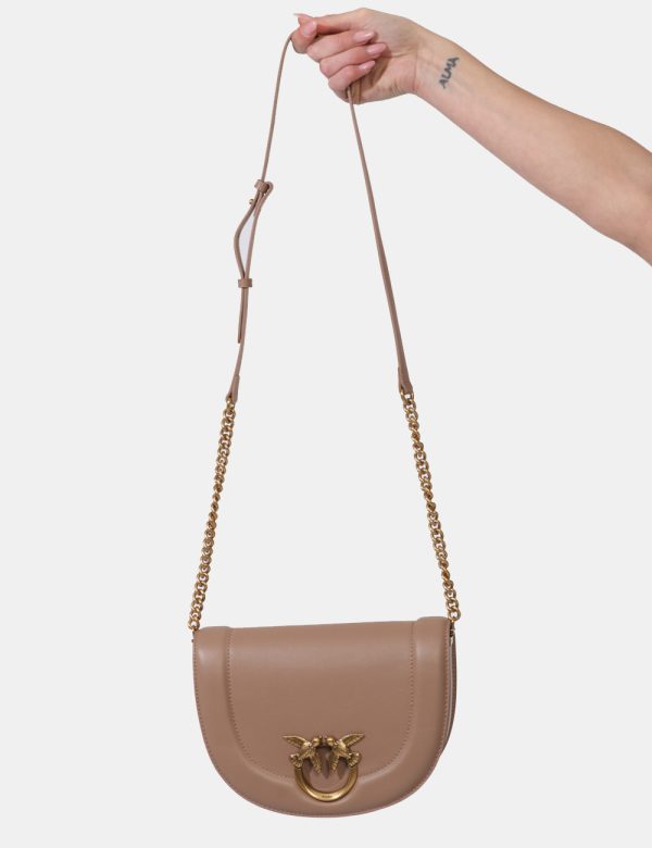 Borsa Pinko Marrone - Borsa a tracolla di piccole dimensioni in pelle ed in total marrone cioccolato. La bag si caratterizza