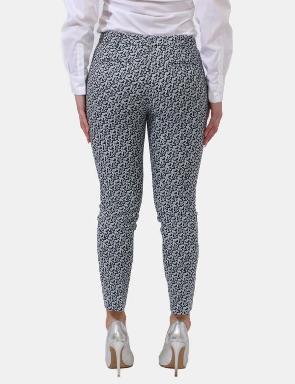 Pantaloni Pinko Fantasia - Pantaloni eleganti modello sigaretta su base nero e grigio chiaro con stampa allover logo brand.