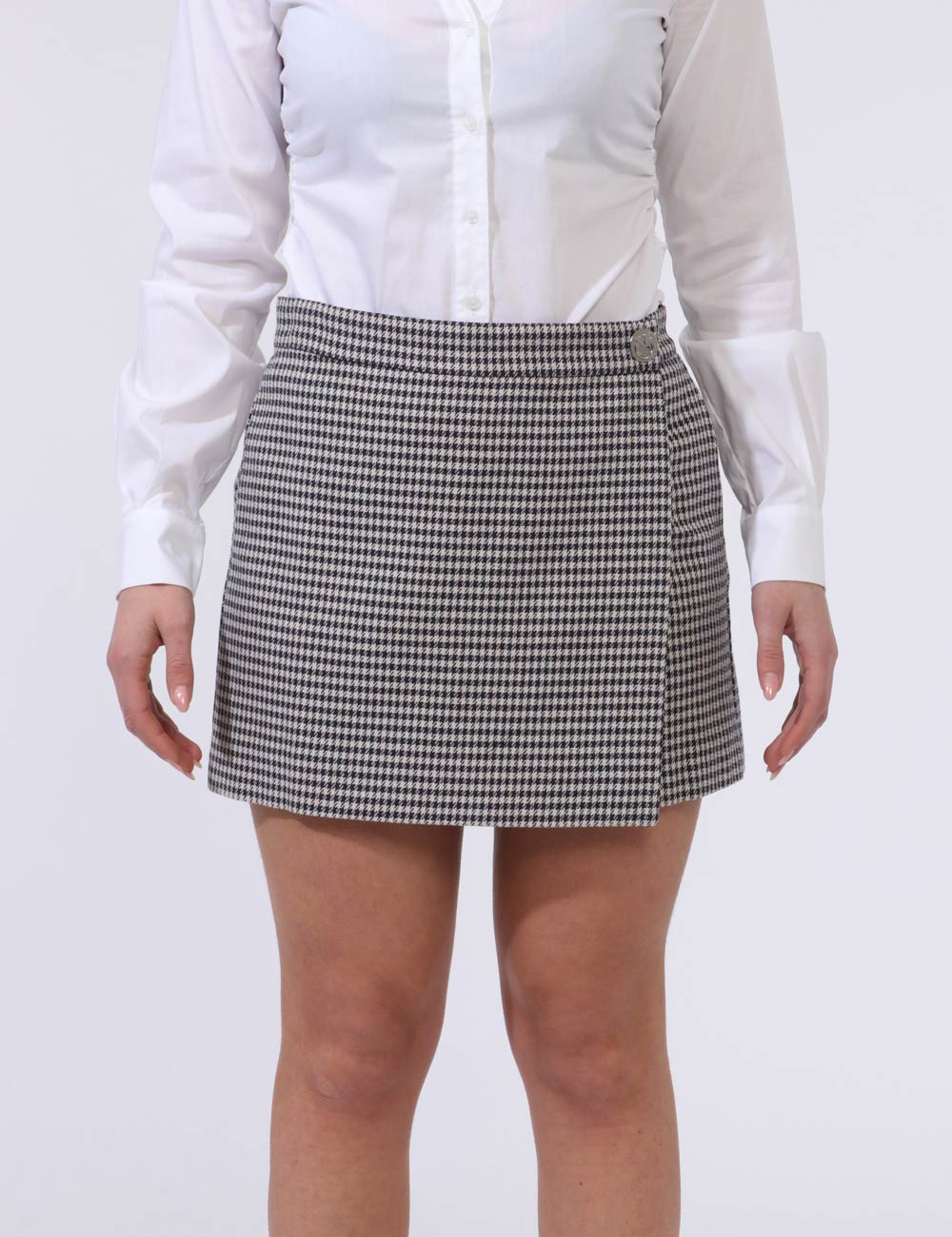 1G179P8406-SU_GC1_PE24_2 Shorts Pinko Blu - Shorts simile gonna-pantalone in fantasia quadrettata beige e blu navy. La vestibilità è morbida e pratic