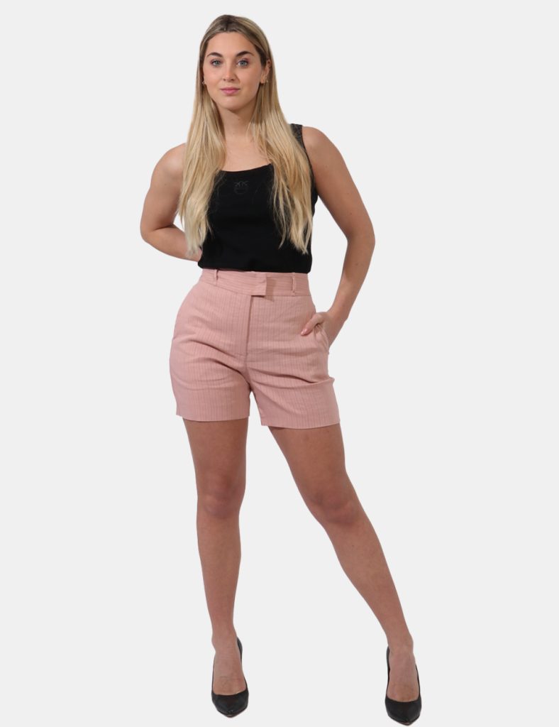 Shorts Pinko Rosa - Shorts classico in total rosa antico rigato fine in nero. Presenti tasche a taglio trasversale sul front