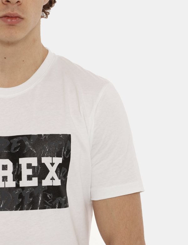 T-shirt Pyrex bianco - COMPOSIZIONE E VESTIBILITÀ:100% cotoneIl modello è alto 175 cm e indossa la taglia M. La vestibilità
