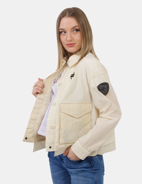 Giacca Blauer Beige - Giacca leggera in total beige con tasche a toppa e chiusura affidata a bottone automatico. Presente pa