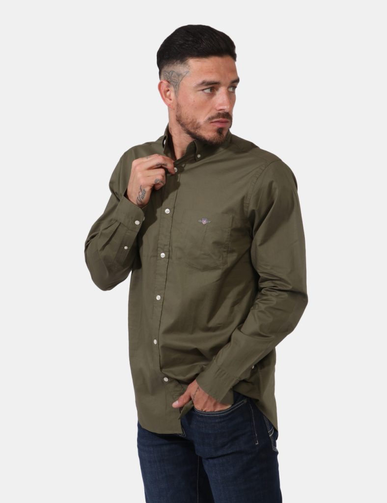 Camicia Gant Verde - Camicia classica da uomo in total verde oliva. Presente taschino a toppa ad altezza cuore con piccolo l