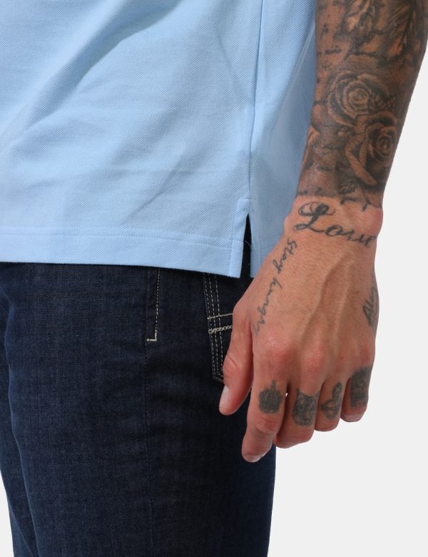 Polo Gant Grigio - Polo a maniche corte in total azzurro chiaro con patch logo brand ricamato ad altezza cuore. Presente col