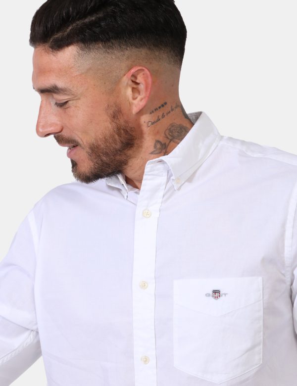 Camicia Gant Bianco - Camicia classica da uomo in total bianco. Presente taschino a toppa ad altezza cuore con piccolo logo