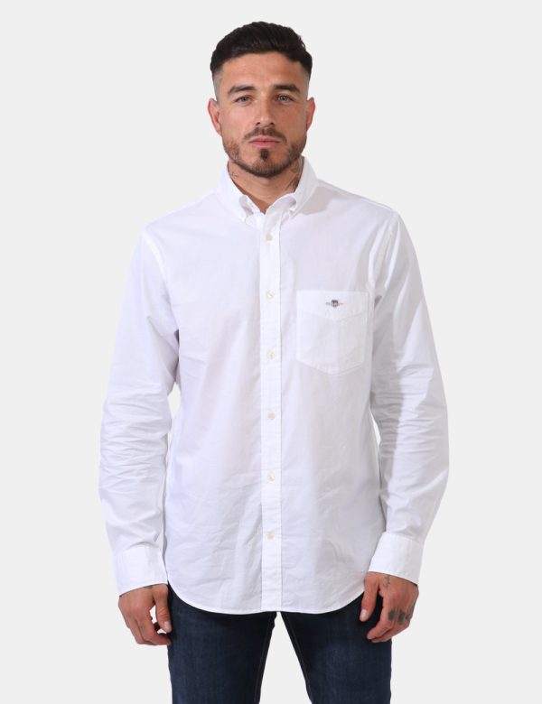 Camicia Gant Bianco - Camicia classica da uomo in total bianco. Presente taschino a toppa ad altezza cuore con piccolo logo