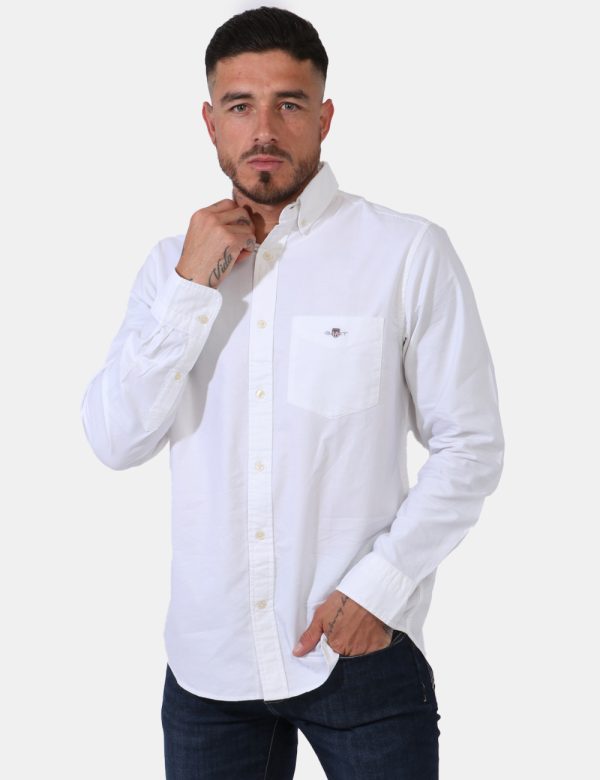 Camicia Gant Bianco - Camicia classica da uomo in total bianco. Presente taschino a toppa ad altezza cuore con piccolo logo