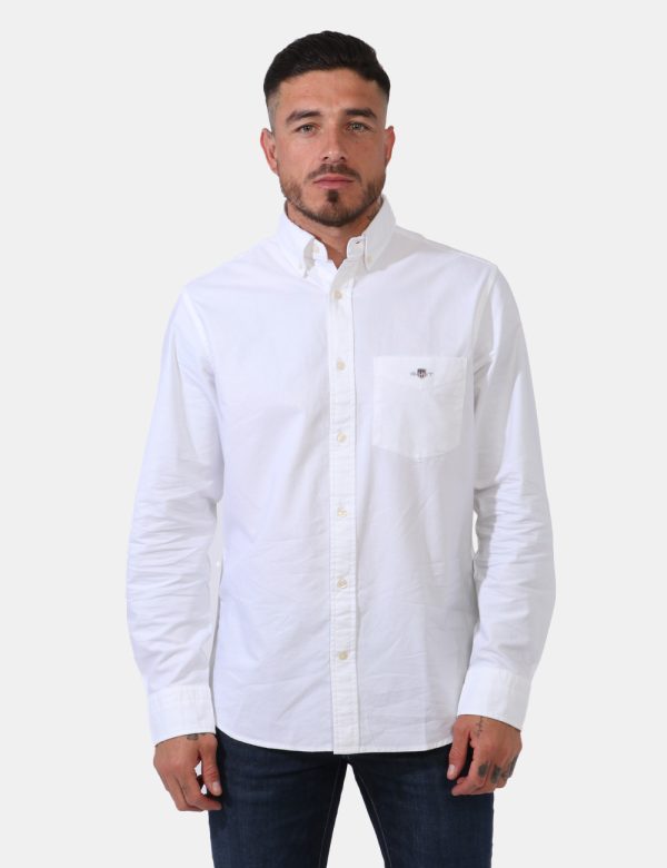 Camicia Gant Bianco - Camicia classica da uomo in total bianco. Presente taschino a toppa ad altezza cuore con piccolo logo