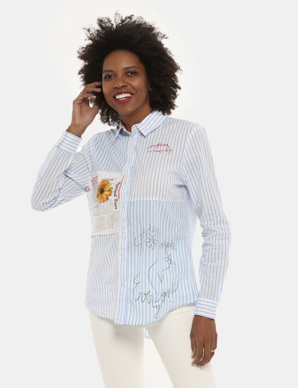 Camicia Desigual rigata azzurra - COMPOSIZIONE E VESTIBILITÀ:100% cotoneLa modella è alta 170 cm e indossa la taglia S. La v