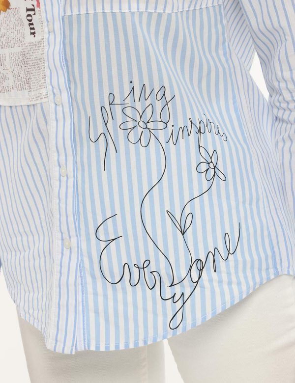Camicia Desigual rigata azzurra - COMPOSIZIONE E VESTIBILITÀ:100% cotoneLa modella è alta 170 cm e indossa la taglia S. La v