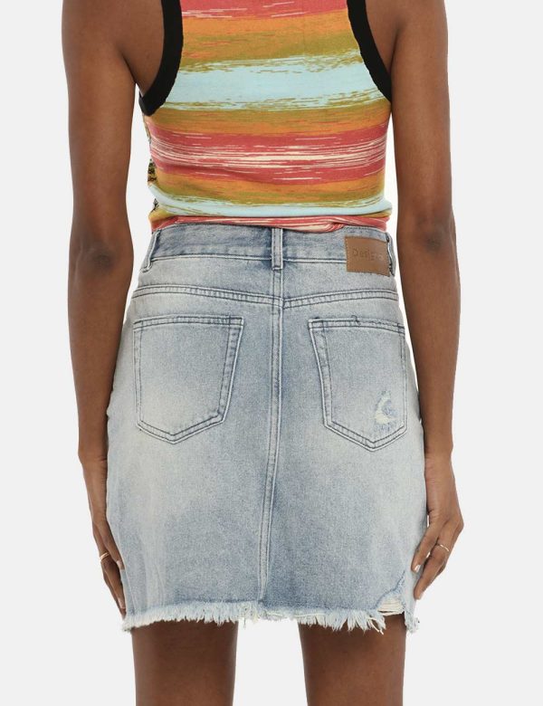 Gonna Desigual blu denim - COMPOSIZIONE E VESTIBILITÀ:100% cotoneLa modella è alta 170 cm e indossa la taglia S. La vestibil