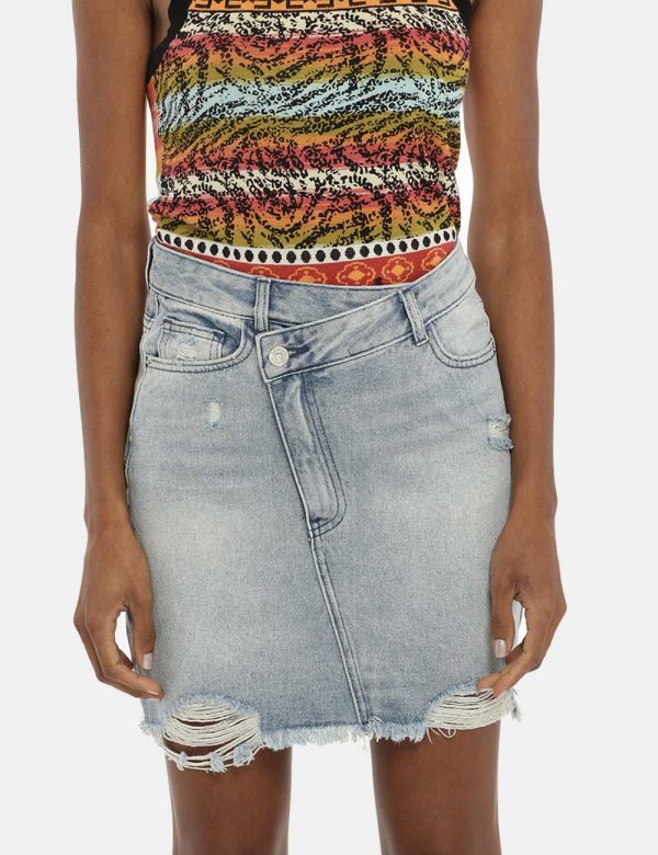 Gonna Desigual blu denim - COMPOSIZIONE E VESTIBILITÀ:100% cotoneLa modella è alta 170 cm e indossa la taglia S. La vestibil