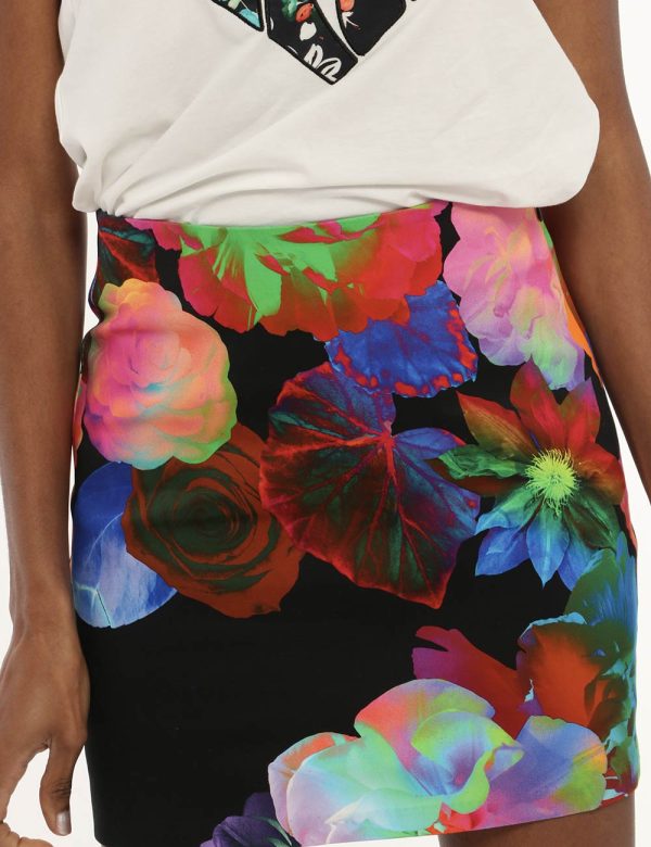 Gonna Desigual fantasia floreale - COMPOSIZIONE E VESTIBILITÀ:98% cotone 2% elastaneLa modella è alta 170 cm e indossa la ta