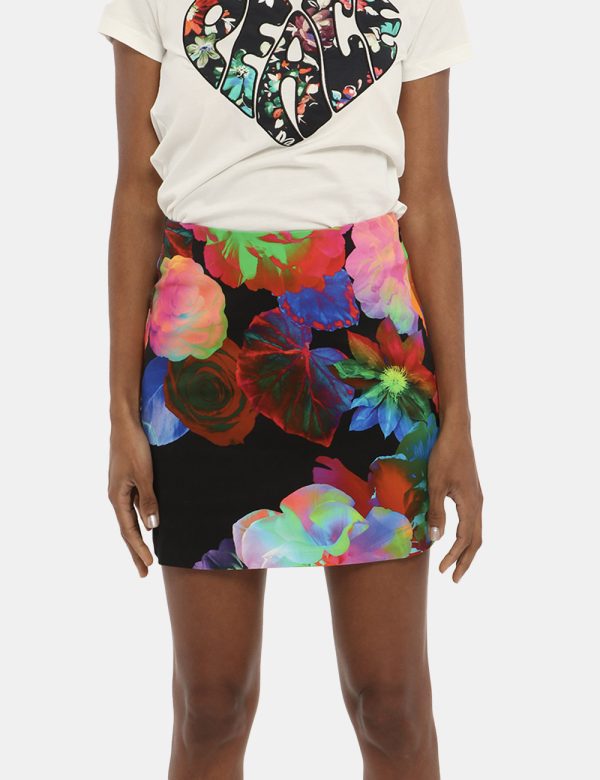 Gonna Desigual fantasia floreale - COMPOSIZIONE E VESTIBILITÀ:98% cotone 2% elastaneLa modella è alta 170 cm e indossa la ta