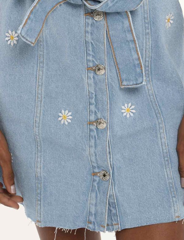 Vestito Desigual denim - COMPOSIZIONE E VESTIBILITÀ:100% cotoneLa modella è alta 170 cm e indossa la taglia S. La vestibilit