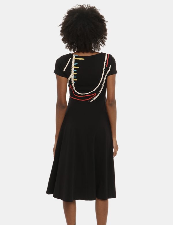 Vestito Desigual nero fantasia - COMPOSIZIONE E VESTIBILITÀ:96% cotone 4% elastaneLa modella è alta 170 cm e indossa la tagl