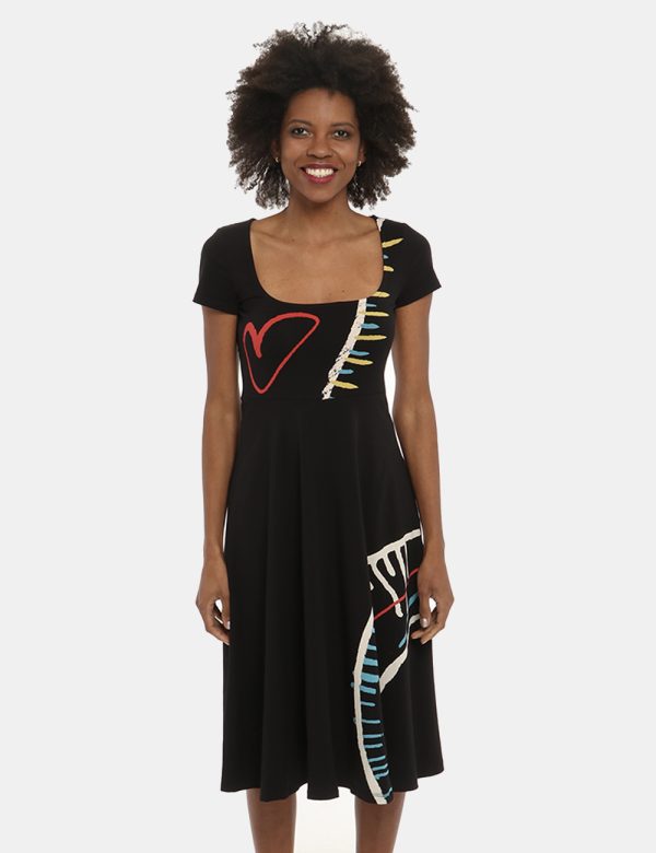 Vestito Desigual nero fantasia - COMPOSIZIONE E VESTIBILITÀ:96% cotone 4% elastaneLa modella è alta 170 cm e indossa la tagl