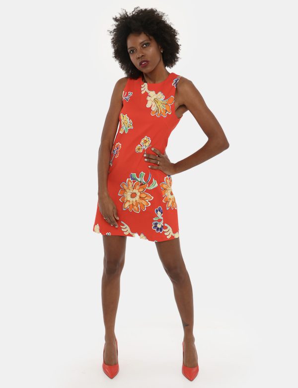 Vestito Desigual rosso fantasia - COMPOSIZIONE E VESTIBILITÀ:76% viscosa 23% polyamide 1% elastaneLa modella è alta 170 cm e