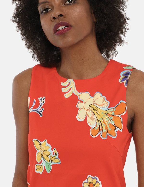 Vestito Desigual rosso fantasia - COMPOSIZIONE E VESTIBILITÀ:76% viscosa 23% polyamide 1% elastaneLa modella è alta 170 cm e