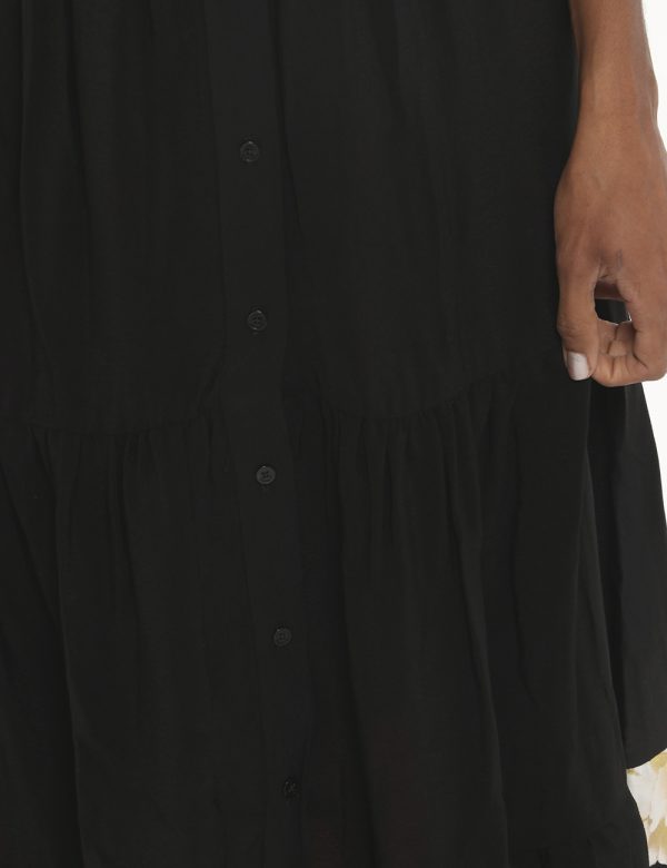 Vestito Desigual nero fantasia - COMPOSIZIONE E VESTIBILITÀ:100% viscosaLa modella è alta 170 cm e indossa la taglia S. La v