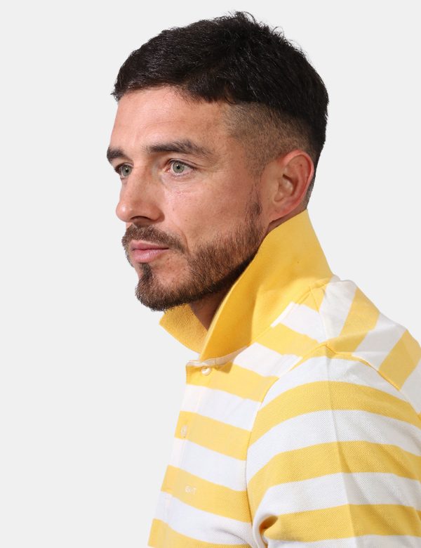 Polo Gant Giallo - Polo in fantasia rigata bianco e giallo limone con logo brand ricamato ad altezza cuore. Presente collett