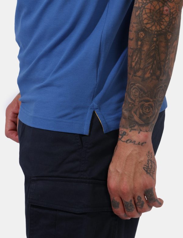 Polo Gant Blu - Polo in total blu ceruleo con patch logo brand applicato ad altezza cuore e profili in giallo pastello. Pres