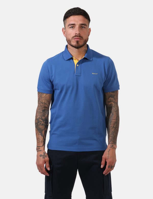 Polo Gant Blu - Polo in total blu ceruleo con patch logo brand applicato ad altezza cuore e profili in giallo pastello. Pres