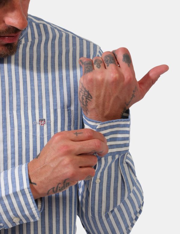Camicia Gant Azzurro - Camicia classica da uomo rigata in tonalità bianco e azzurro. La vestibilità è morbida e pratica graz