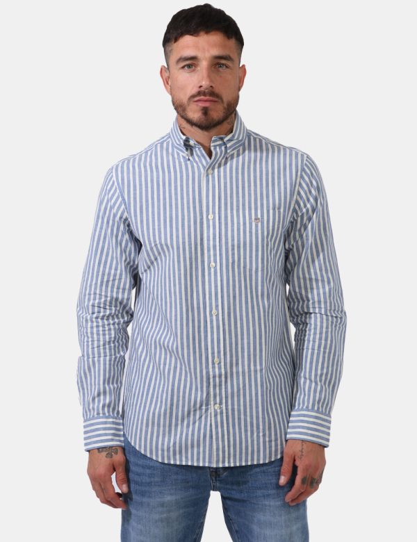 Camicia Gant Azzurro - Camicia classica da uomo rigata in tonalità bianco e azzurro. La vestibilità è morbida e pratica graz