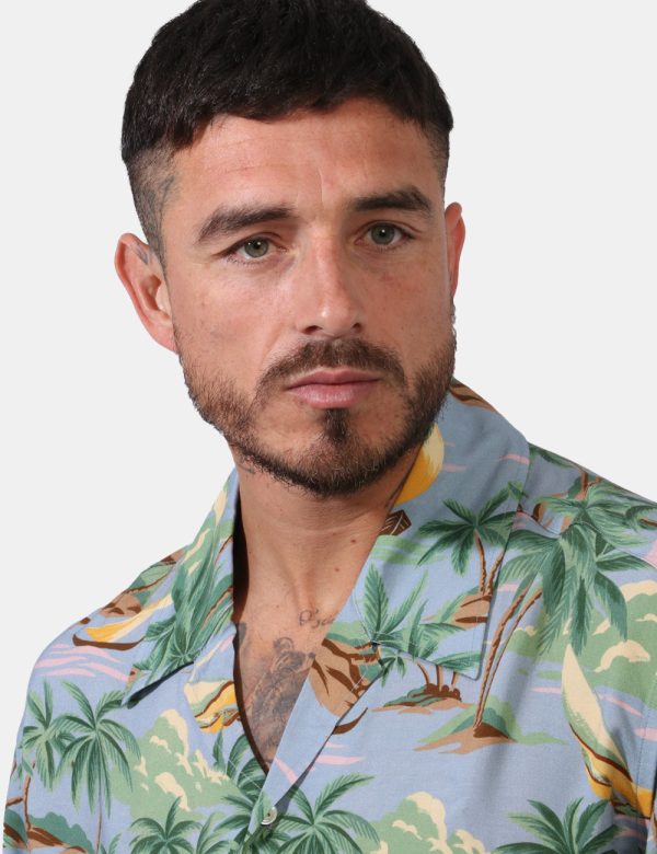 Camicia Gant Fantasia - Camicia a maniche corte su base floreale con tramonti e palme in tinta tendente al verde e all'azzur