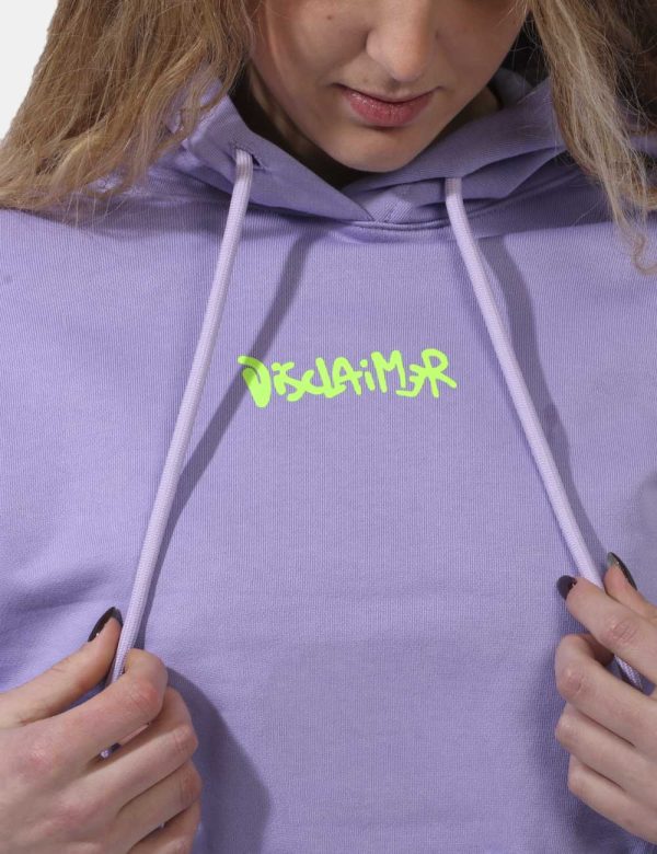 Felpa Disclaimer Viola - Felpa corta con cappuccio su base lilla con stampa logo brand in verde fluo sia sul fronte sia sul