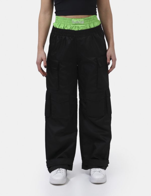 Pantaloni Disclaimer Nero - Pantaloni modello doppio girovita in total nero acetato più verde fluo. Presente logo brand in g