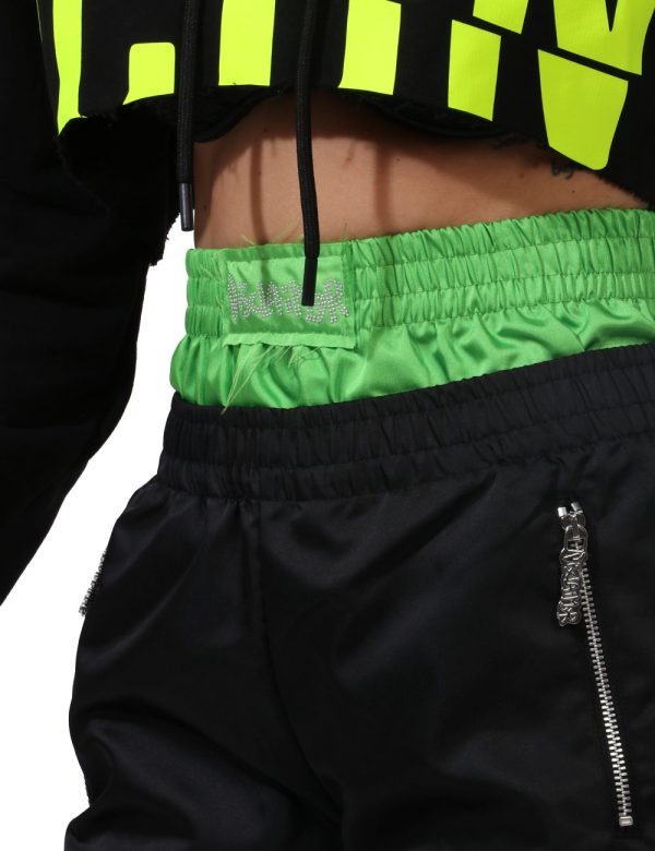 Shorts Disclaimer Nero - Shorts modello doppio girovita in total nero acetato più verde fluo. Presente logo brand in glitter