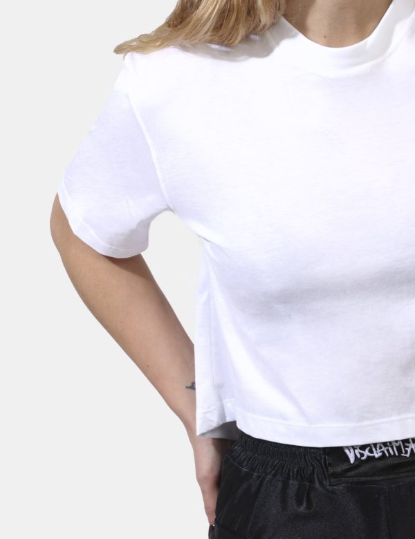 T-shirt Disclaimer Bianco - T-shirt corta su sfondo bianco con stampa logo brand ad altezza spalla in nero e glitter argenta