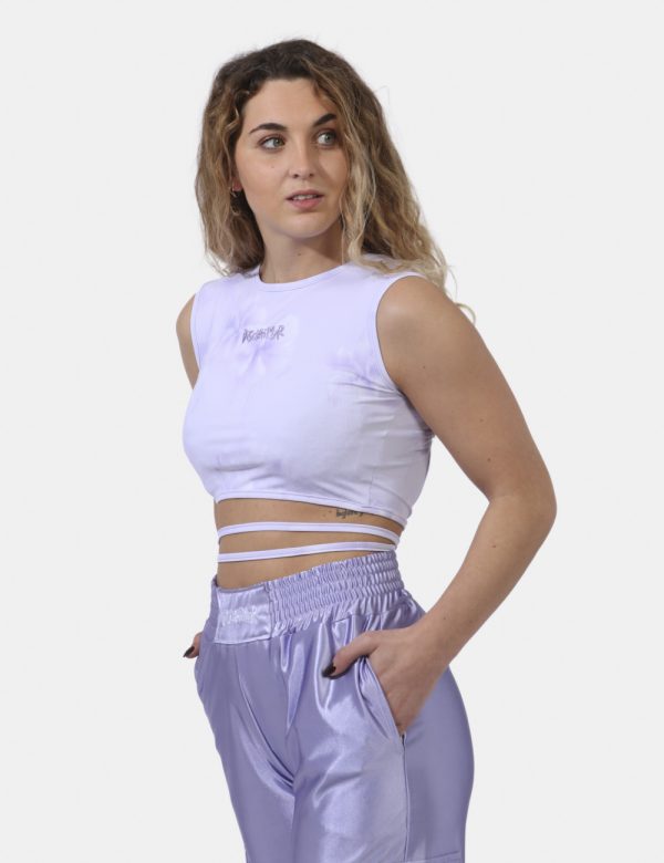 Top Disclaimer Viola - Top corto modello canotta su base lilla sfumato con logo brand ricamato in tinta. La vestibilità è mo