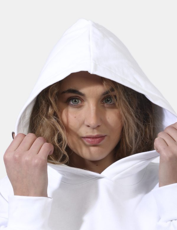 Felpa Disclaimer Bianco - Felpa con cappuccio in total bianco con stampa logo brand in lilla. La vestibilità è morbida e reg