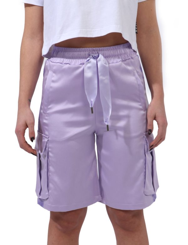 Pantaloni Disclaimer Viola - Pantaloni larghi a trequarti in total lilla lucido con tasche a taglio trasversale più tasche a