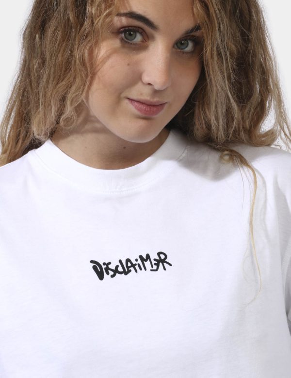 T-shirt Disclaimer Bianco - T-shirt corta su sfondo bianco con stampa logo brand sul fronte e sul retro. La vestibilità è mo