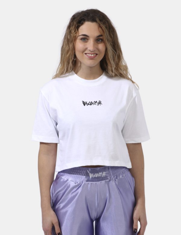 T-shirt Disclaimer Bianco - T-shirt corta su sfondo bianco con stampa logo brand sul fronte e sul retro. La vestibilità è mo