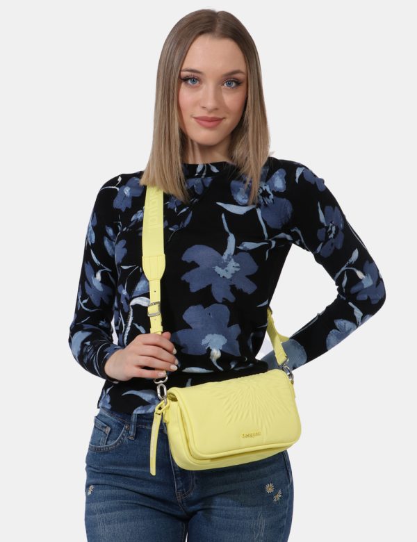 Borse Desigual Giallo - Borsa a tracolla di piccole dimensioni in total giallo limone. La bag si compone di unico scompartim