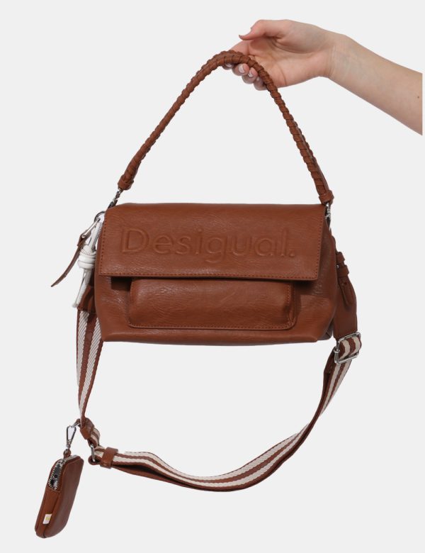 Borsa Desigual Marrone - Borsa a tracolla di medie dimensioni in total marrone cioccolato. La bag si compone di doppio scomp