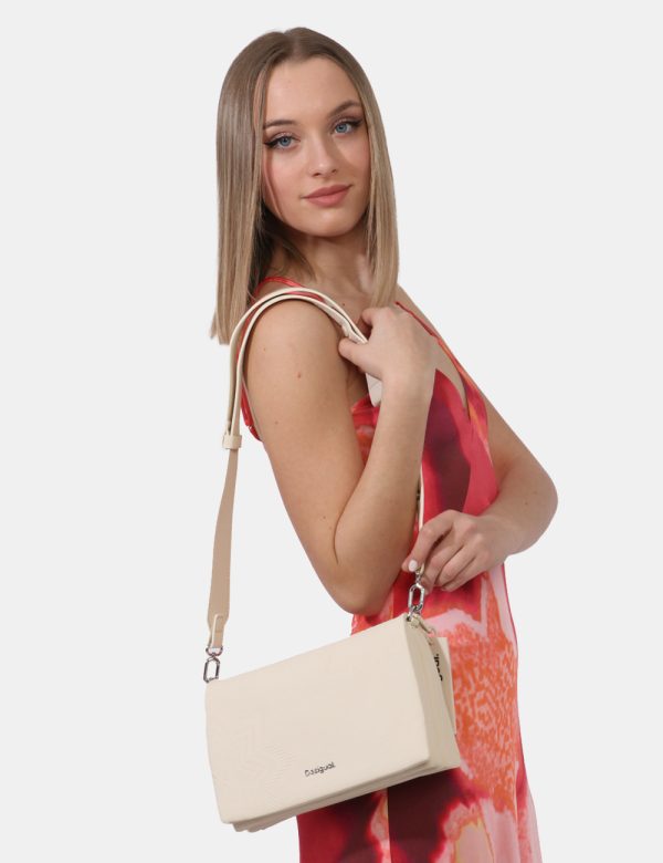 Borsa Desigual Beige - Borsa a tracolla di piccole dimensioni in total beige. La bag si compone di doppio scompartimento int