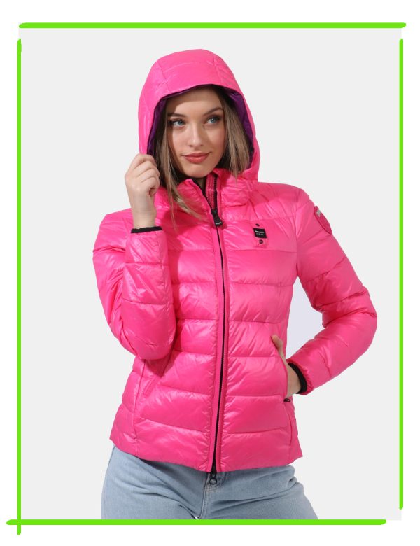 Piumino Blauer Rosa - Piumino leggero con cappuccio in total rosa shocking. Presenti tasche a taglio trasversale con chiusur
